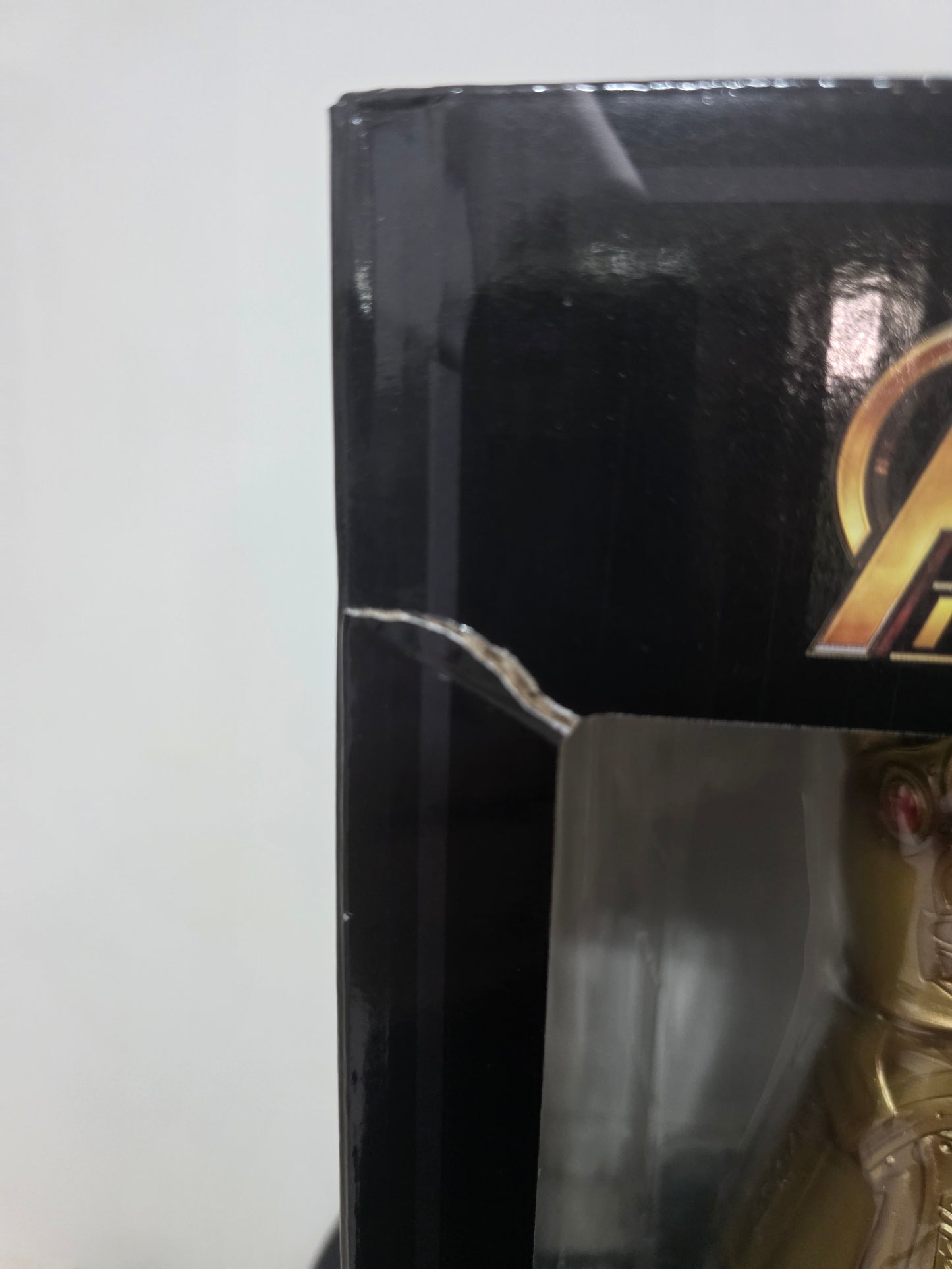 Thanos Marvel Avengers - Guanto dell’Infinito Hero Collector Museum 1:4 (scatola danneggiata)