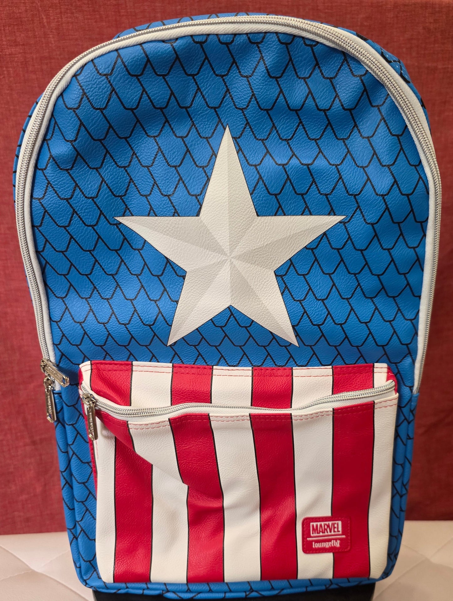 Zaino Capitan America Loungefly – Marvel 45 cm con Spilla Scudo